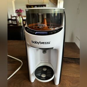 Used, but in good condition baby brezza formula pro advanced.